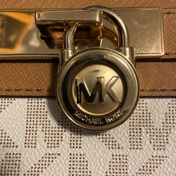 Authentic Michael Kors Beige Logo Crossbody Purse - Picture 10 of 10